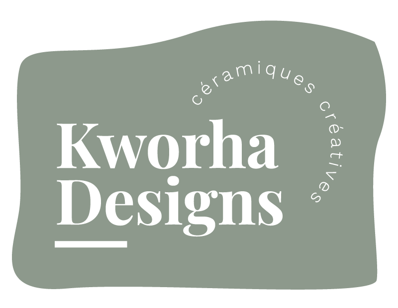 Logo Kworha Designs blanc sur vert